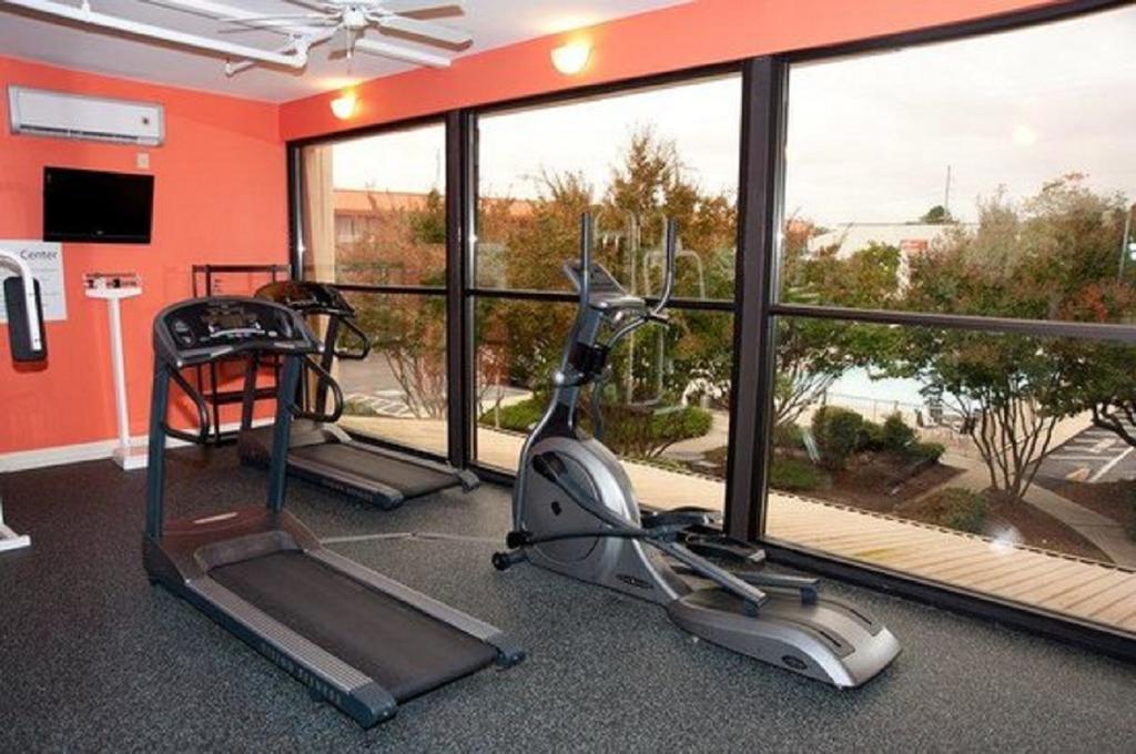 Baymont By Wyndham Fayetteville Fort Bragg Area Exterior photo