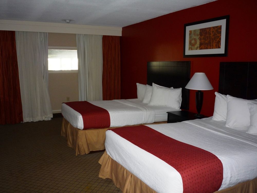 Baymont By Wyndham Fayetteville Fort Bragg Area Exterior photo