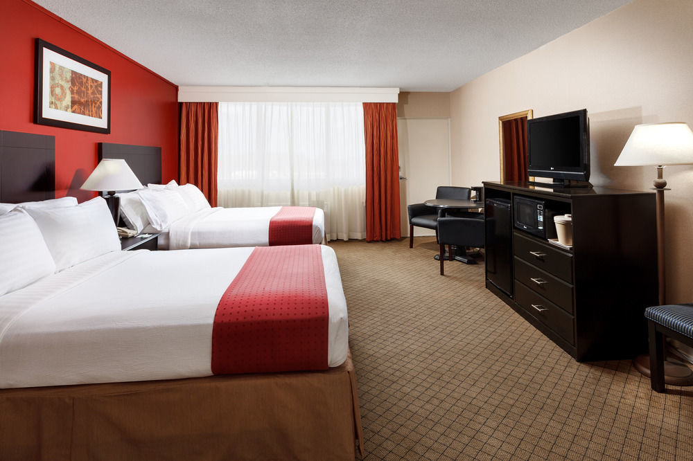 Baymont By Wyndham Fayetteville Fort Bragg Area Exterior photo