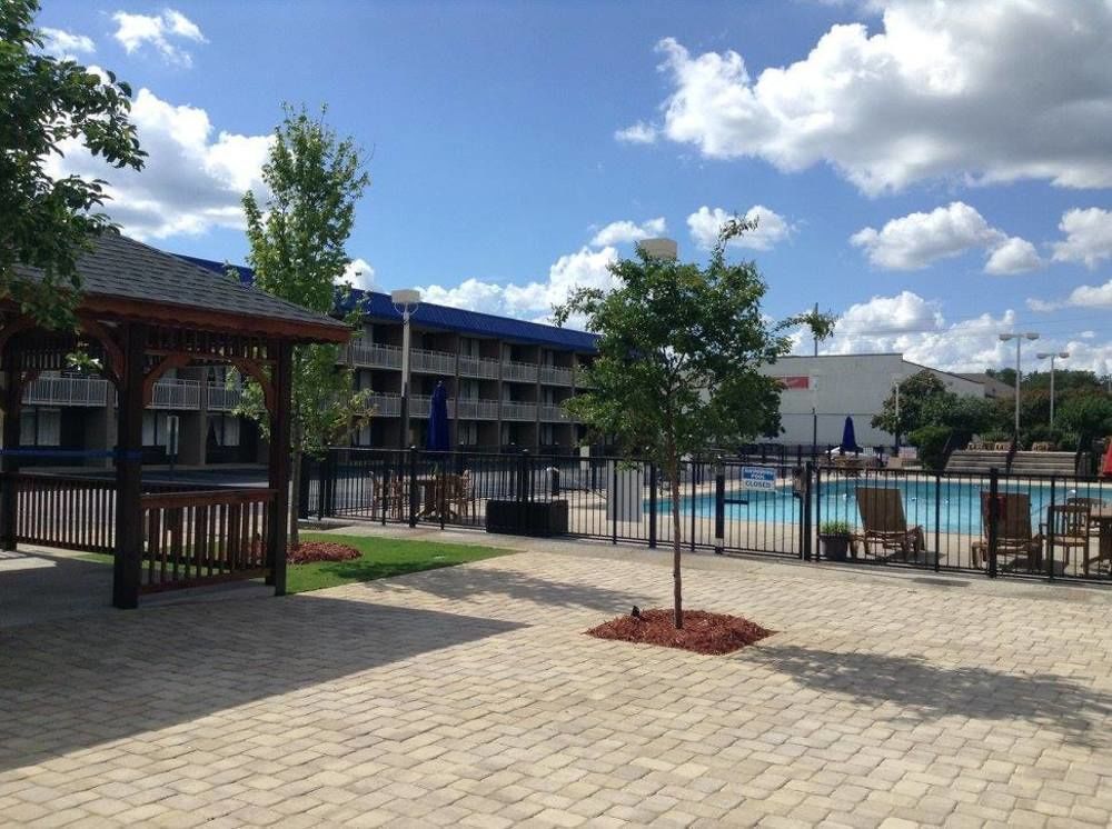 Baymont By Wyndham Fayetteville Fort Bragg Area Exterior photo