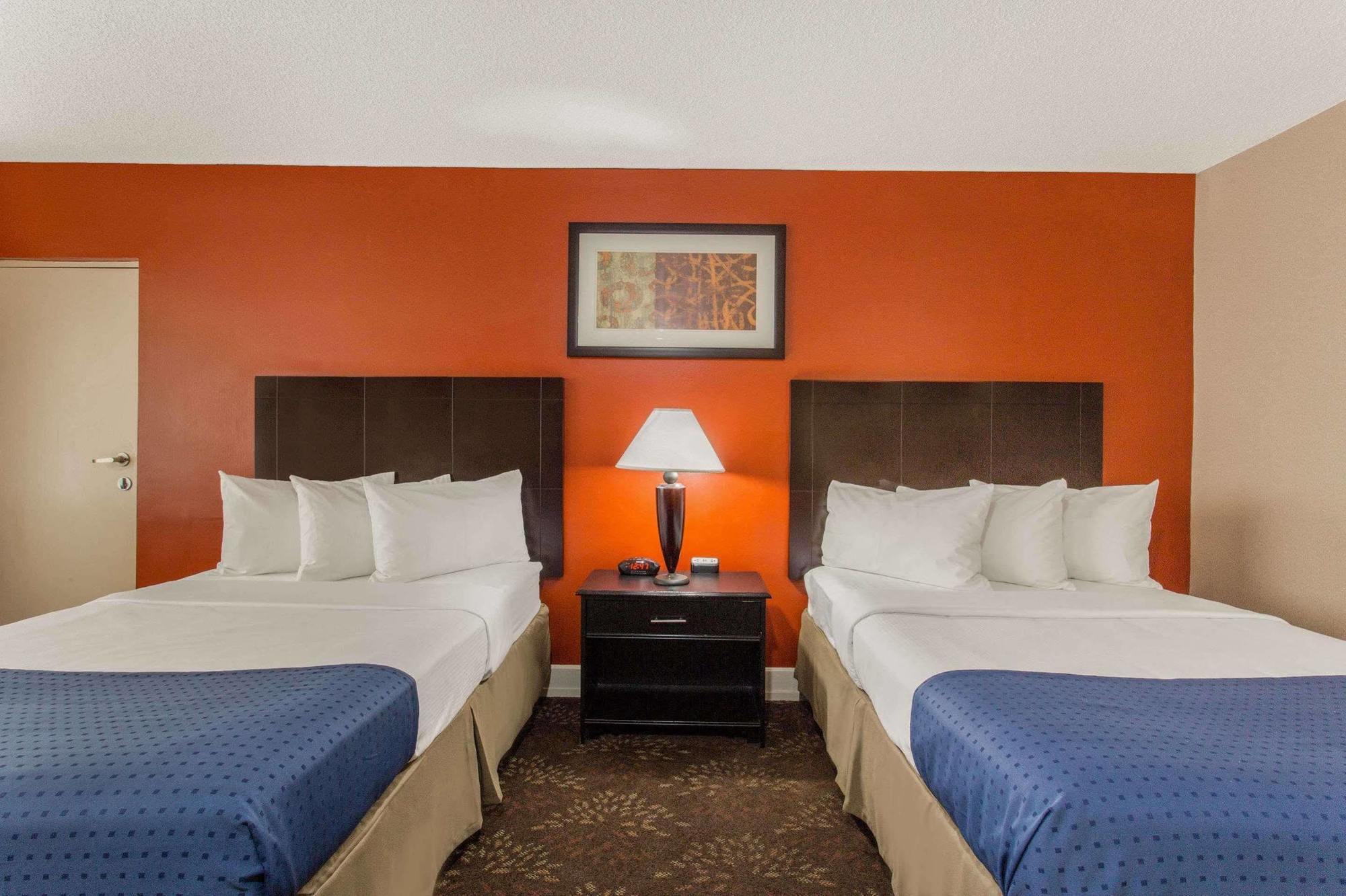 Baymont By Wyndham Fayetteville Fort Bragg Area Exterior photo